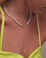 Pearl Necklace (70's Font)